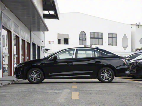 2025�� 610km PLUS