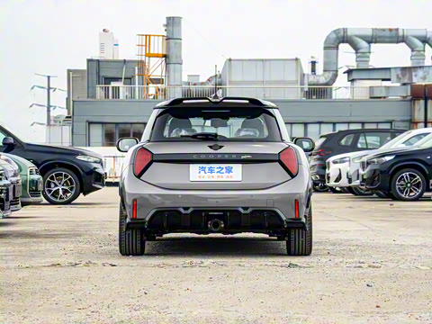 2025�� JOHN COOPER WORKS