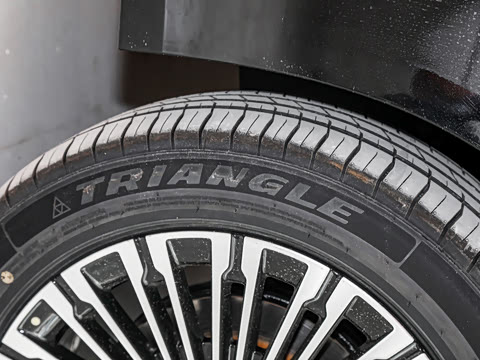 2026�� ���̰� 230����� 7��