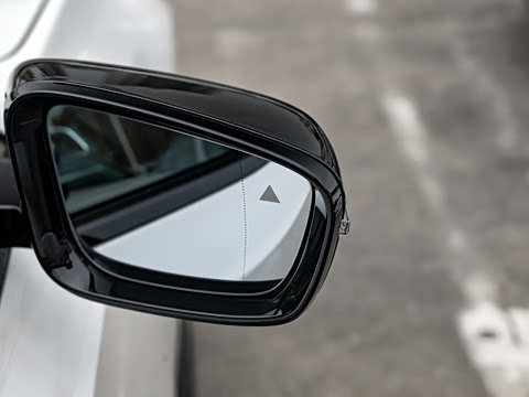 2026�� 330Li ������ M�˶���ҹ��װ