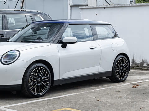 2026�� 463km COOPER SE ����������