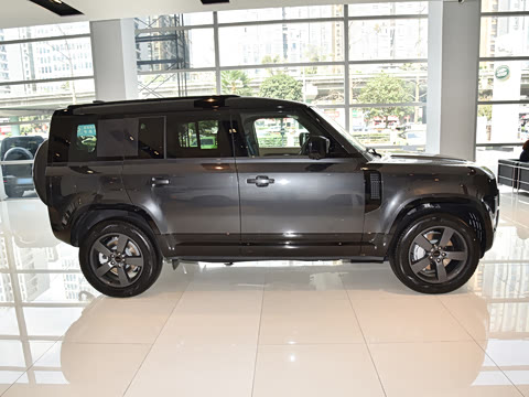 2026�� 110 3.0T P400 X-Dynamic HSE