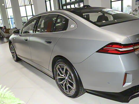 2026�� eDrive 40L M�˶���װ