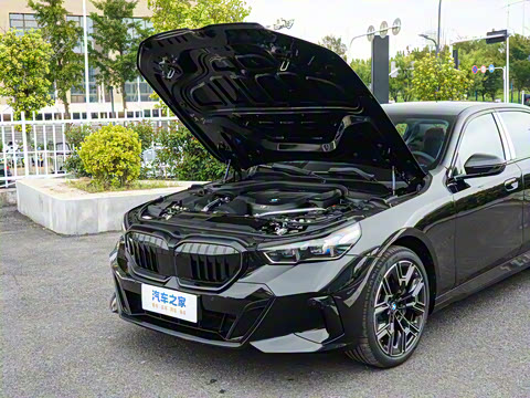 2026�� 530Li ������ M�˶���װ