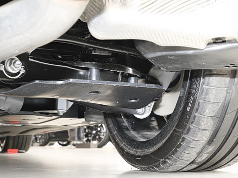 2026�� 225i M�˶���ҹ��װ