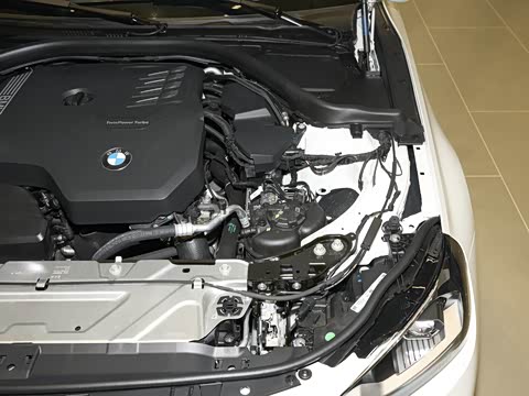 2026�� 225i M�˶���ҹ��װ