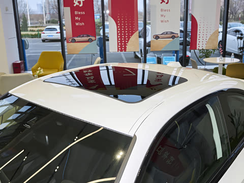 2026�� 225i M�˶���ҹ��װ