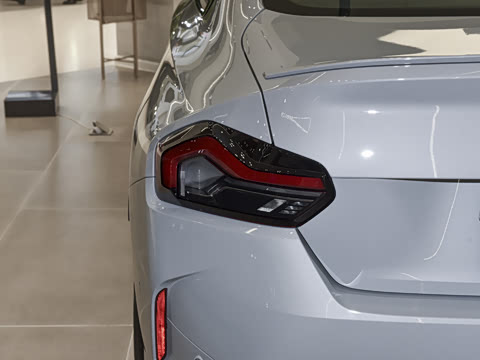 2026�� 225i M�˶���ҹ��װ