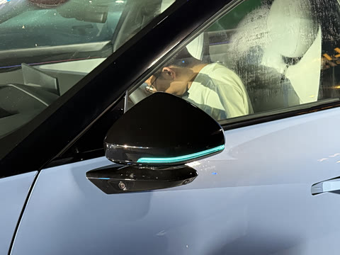 2025�� 750 ���������� Ultra