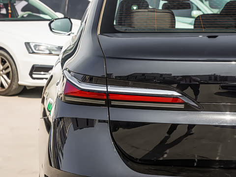 2026�� �Ŀ� 735Li ������װ