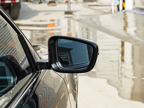 2026�� 330i M�˶���ҹ��װ