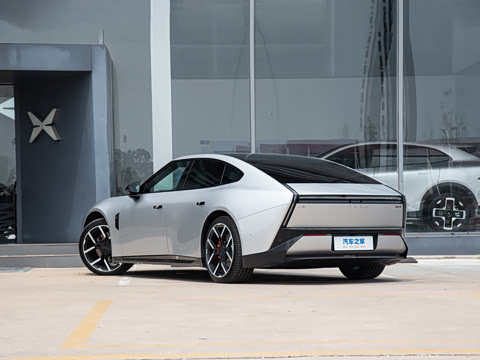 2025�� 702 ������ Ultra