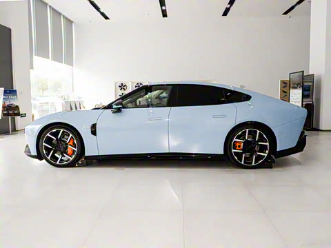 2025�� 702 ������ Ultra