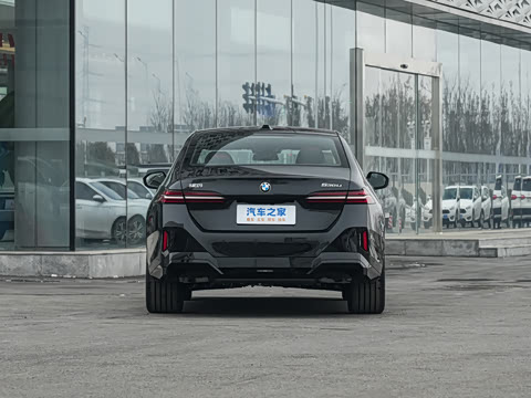 2026�� �Ŀ� 530Li ������ M�˶���װ