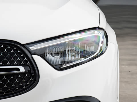 2026�� �Ŀ� GLC 260 4MATIC ����SUV
