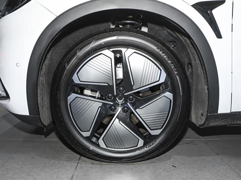 2025�� 735MAX 175kW