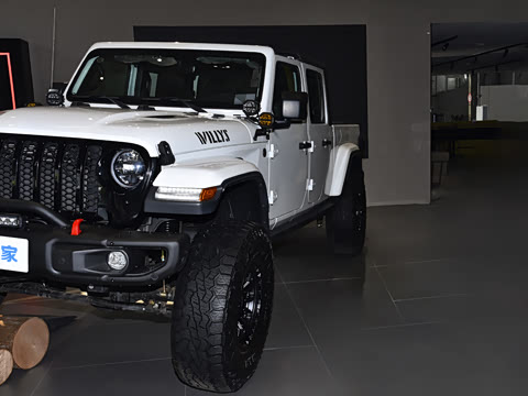 2023�� 3.6L Overland