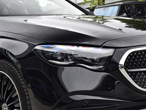 2026�� �Ŀ� E 300 �����˶���