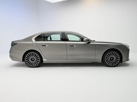 2027�� 740L �����