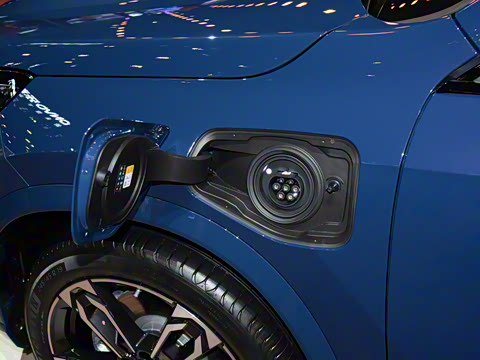 2025�� xDrive30L M�˶���ҹ��װ