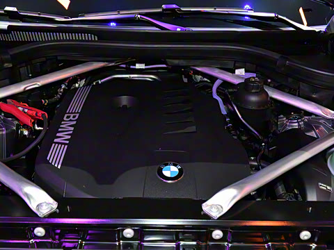 2025�� xDrive 40Li ������M�˶���ҹ��װ