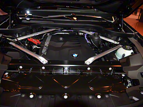 2025�� xDrive 40Li ������M�˶���ҹ��װ