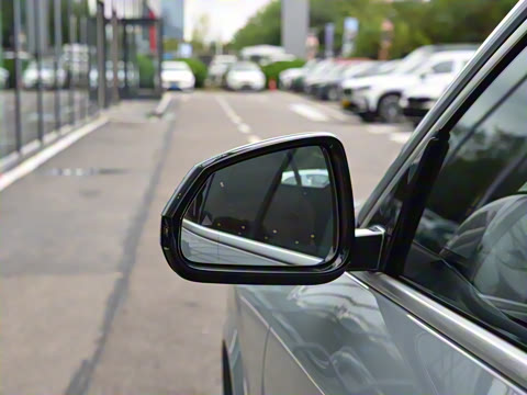 2025�� sDrive25i M�˶���װ