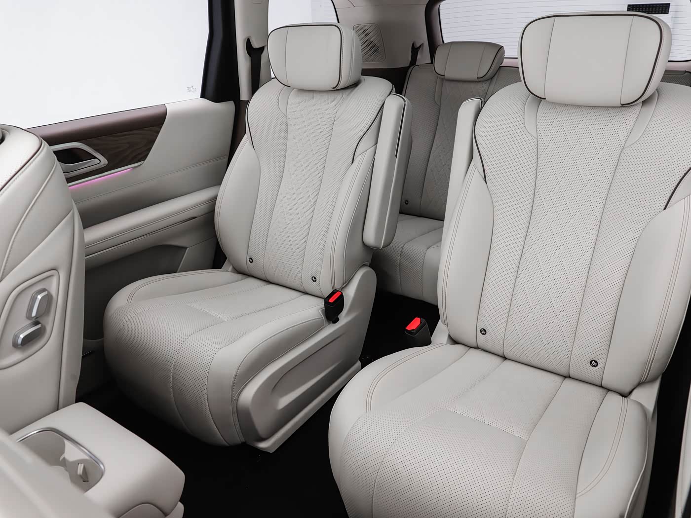 1400x1050_autohomecar__ChtpWGoBe4-ANYX7AB8ec5YyOSc249.jpg
