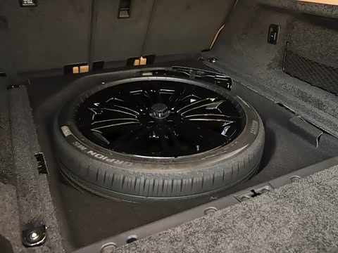 2026�� 3.0 L6 360PS SE�����