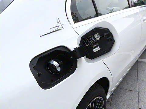 2025�� �Ŀ� C 260 L