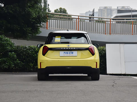2025�� �Ŀ� 466km COOPER E ������