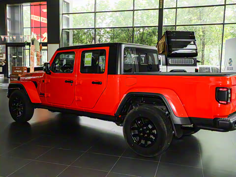 2023�� 3.6L Overland