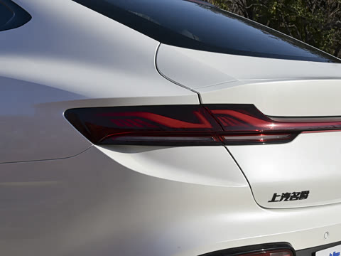 2026�� 2.0T 405 AT������