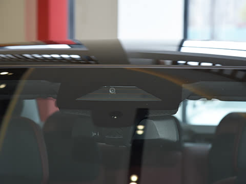 2026�� �Ŀ� eDrive 40L M�˶���װ