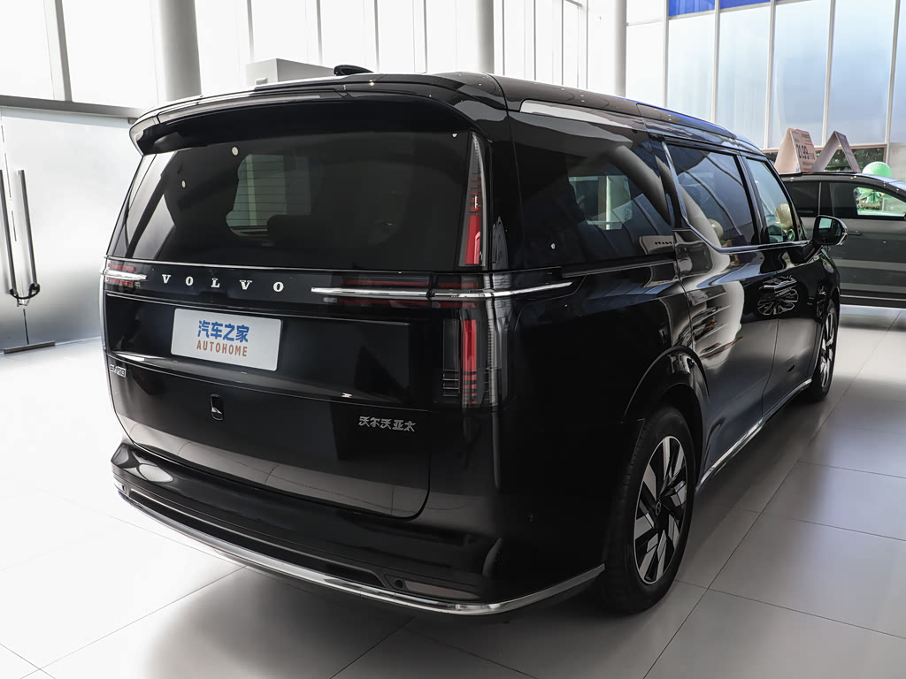 Volvo EM90, Минивэн: фото поколения