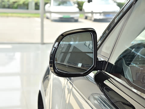 2026�� 3.0 L6 400PS �ڿ���