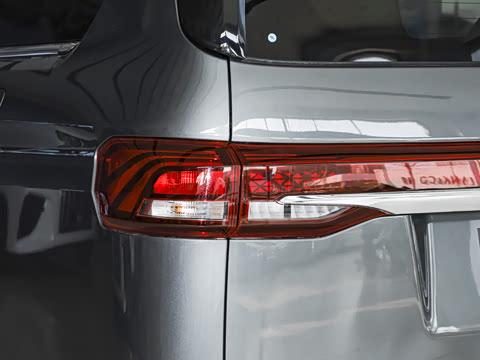 2026�� ���̰� 230����� 7��