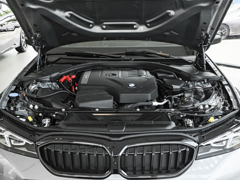 2026�� 330Li M�˶���ҹ��װ