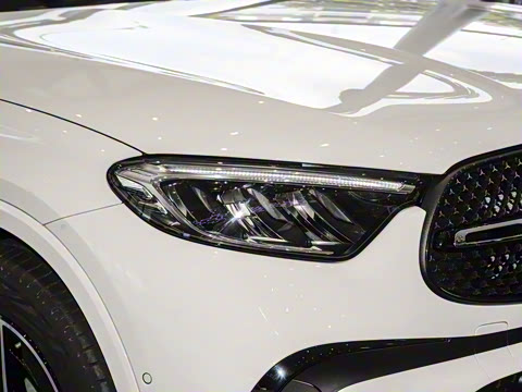 2025�� �Ŀ� GLC 260 4MATIC ����SUV