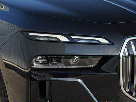 2026�� 735Li M�˶���װ