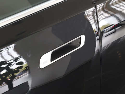2026�� �Ŀ� 735Li M�˶���װ