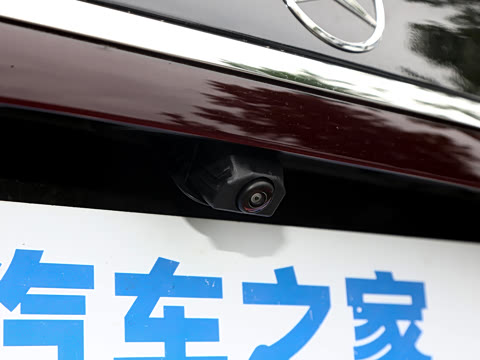 2026�� �Ŀ� E 300 L �����˶���