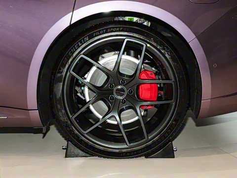 2025�� 703km Ultra�˶���