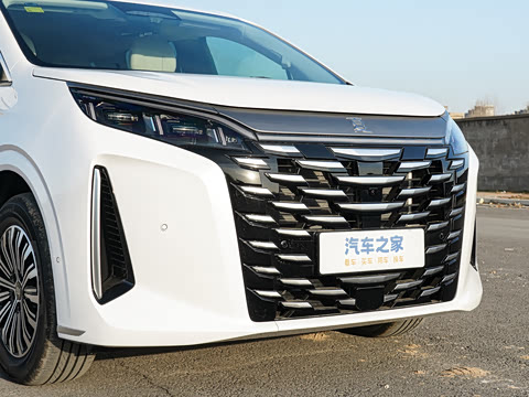 2026 DM-i 1.5T 218KM Խ