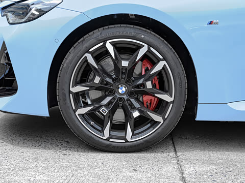 2026�� M240i xDrive