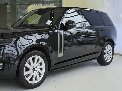 2026�� 3.0 L6 400PS SE�����