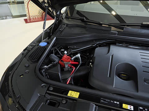 2026�� 3.0 L6 400PS SE�����