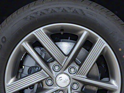 2025�� 610km PLUS