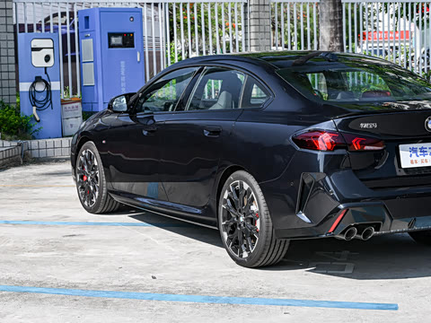 2026�� M235L