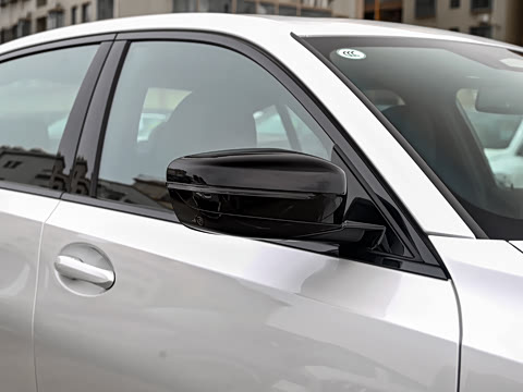 2026�� 330Li ������ M�˶���ҹ��װ